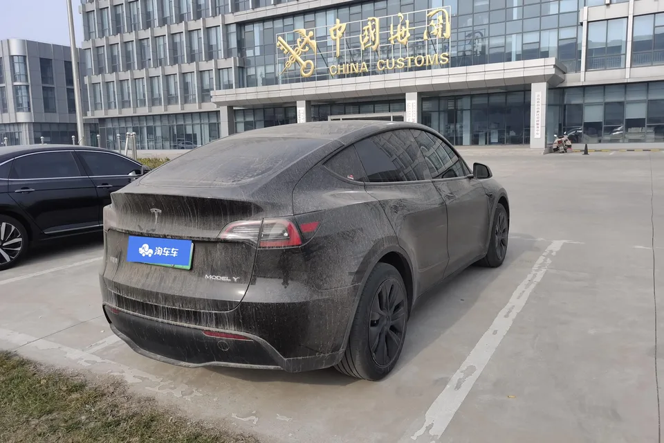 Tesla Model Y 2024