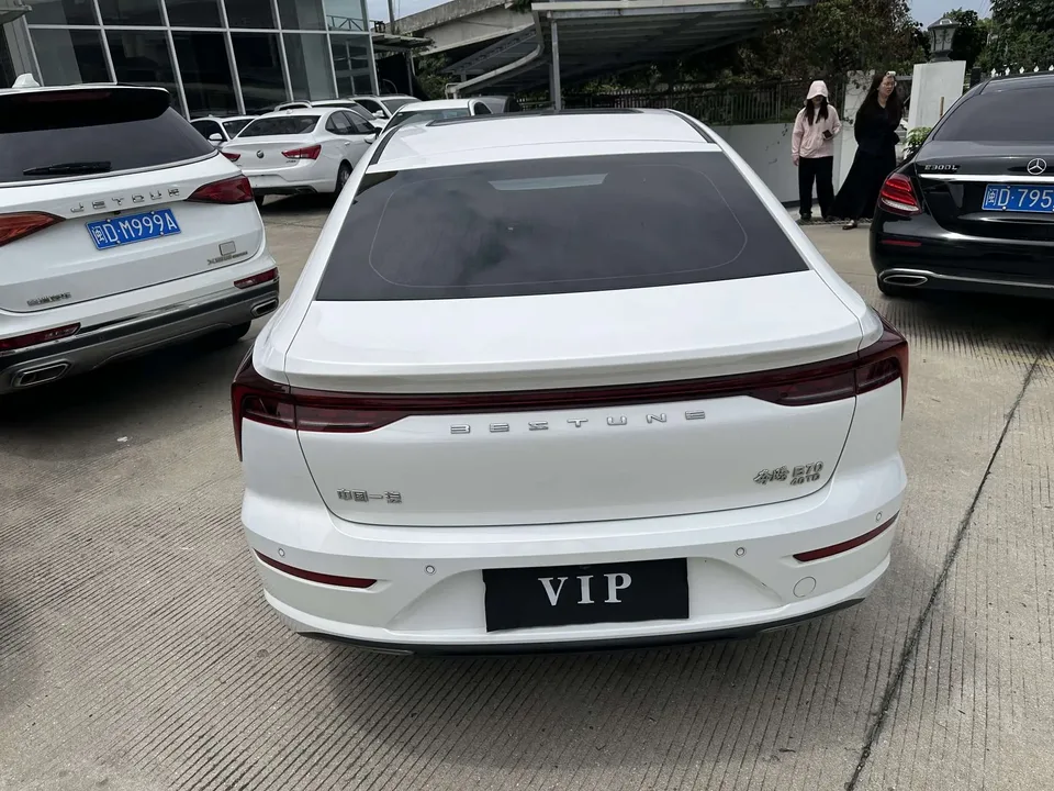 FAW Bestune B70 Besturn B70 2022 third generation 2.0T automatic premium model 2023 — thumbnail 2
