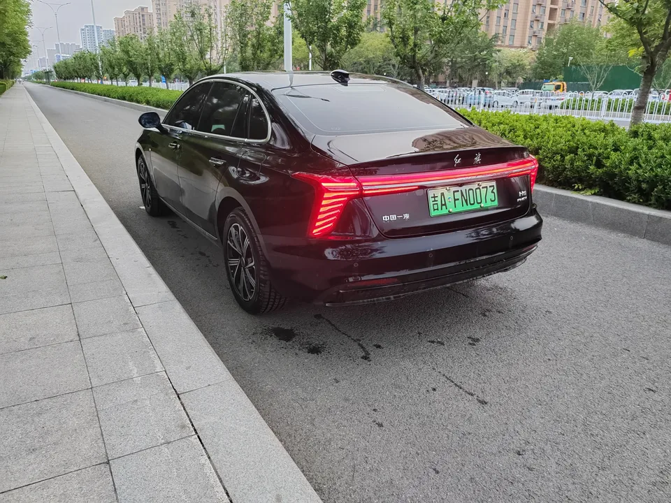 Hongqi H5 PHEV 130 Super Hybrid Edition 2025 — миниатюра 3