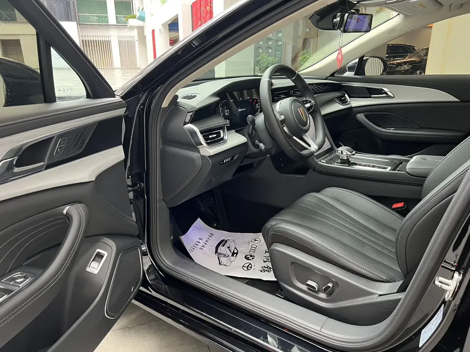 Hongqi H5 1.5T DCT Xuanying 2 Millionth Commemorative Edition 2024 — миниатюра 4