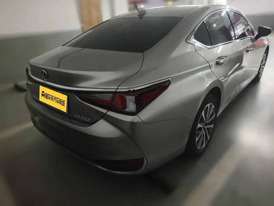 Lexus ES 2023