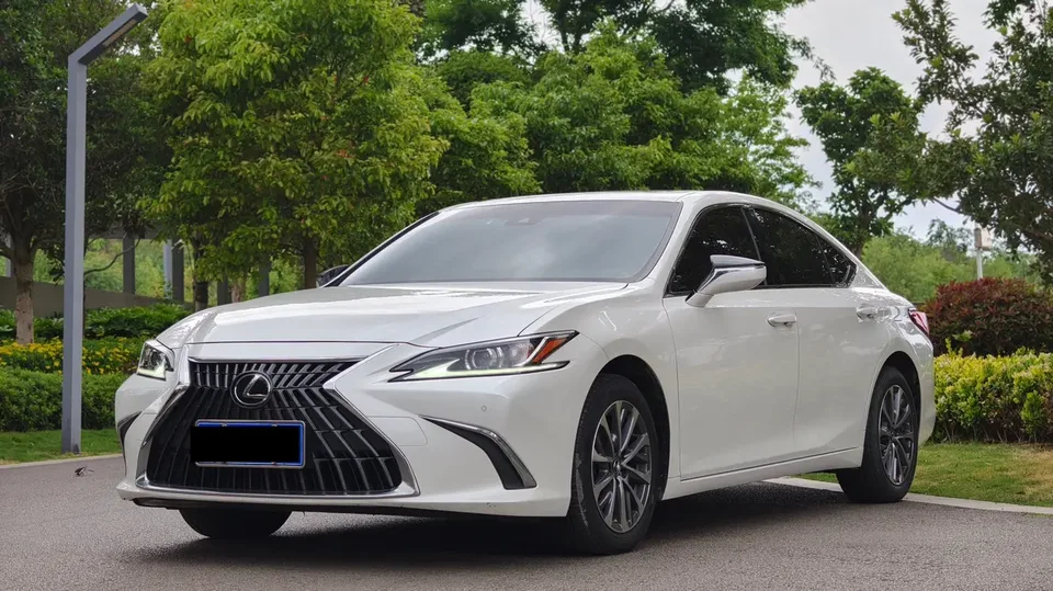 Lexus ES 2023