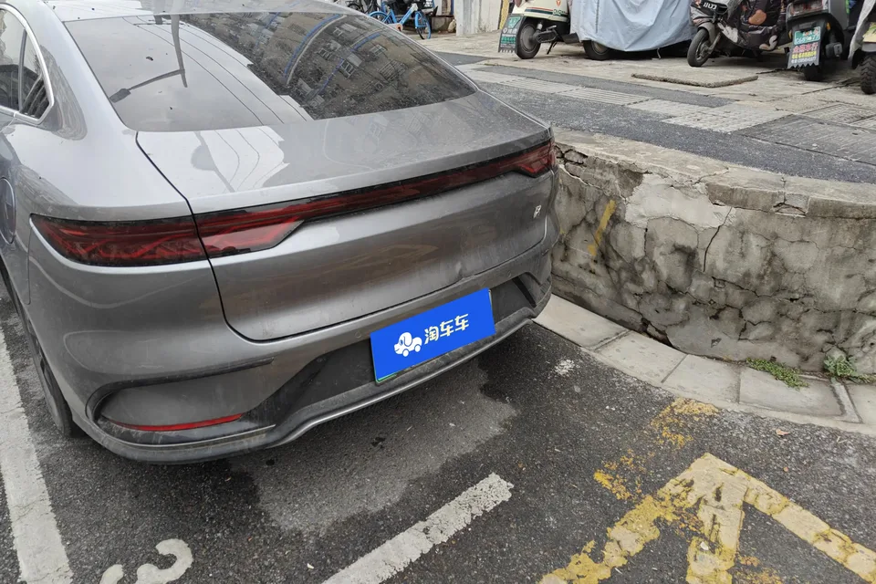BYD Han DM DM-i Honor Edition 121KM Premium Edition 2024 — миниатюра 4