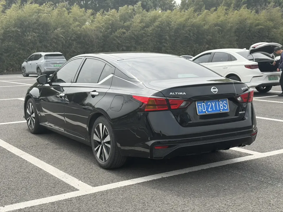 Nissan Altima 2.0L XE Pure Edition 2023 — миниатюра 4
