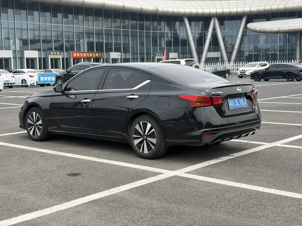 Nissan Altima 2.0L XE Pure Edition 2023 — миниатюра 4