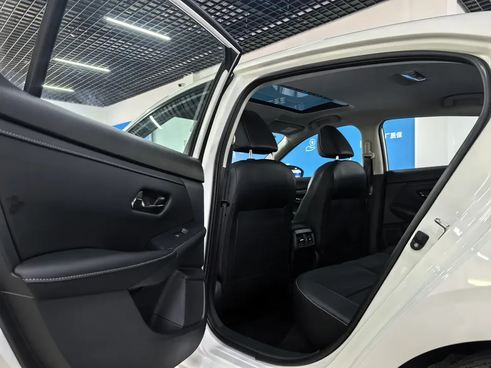 Nissan Sylphy 2026 Sylphy 1.6L CVT True Edition 2026 — миниатюра 3