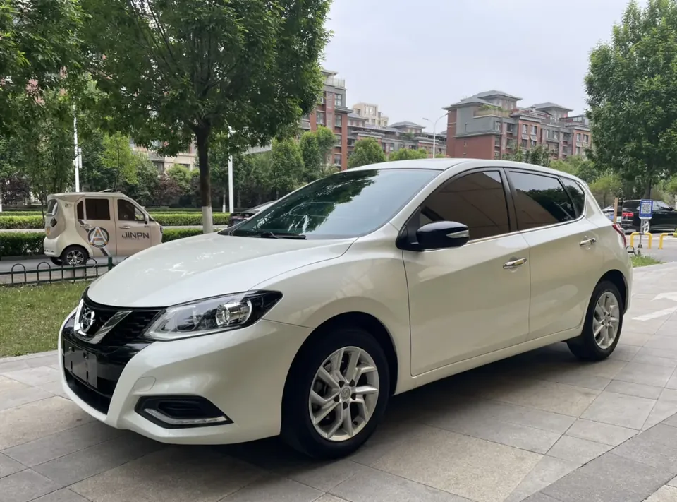 Nissan Tiida Tiida 2021 Tiida 2021 1.6L CVT Smart Travel Edition 2022 — photo 1, buy with delivery to Moscow
