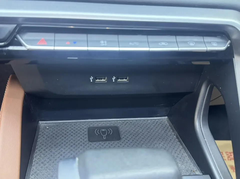 Geely Vision X6 PRO 1.4T Automatic Premium Edition 2023 — миниатюра 3