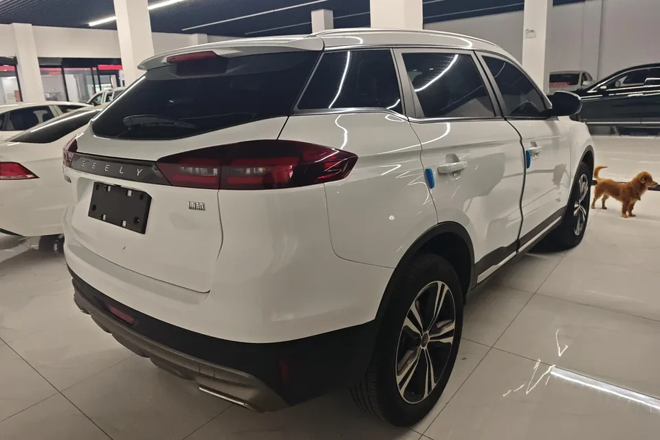 Geely Atlas 1.8TD DCT Smart Elegant Edition 2023 — миниатюра 3