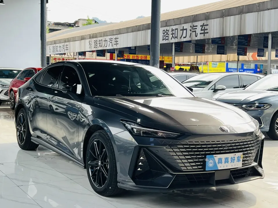 Changan UNI-V Changan UNI-V 2024 1.5T High Energy Edition 2024 — thumbnail 3