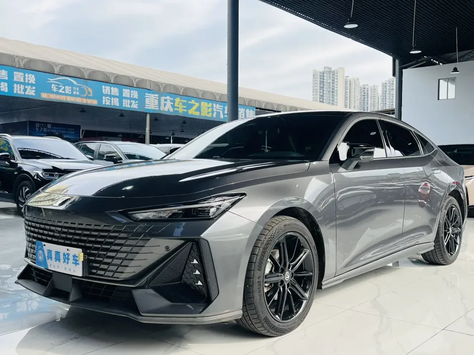 Changan UNI-V Changan UNI-V 2024 1.5T High Energy Edition 2024 — photo 1, buy with delivery to Moscow