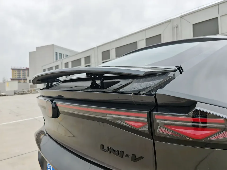 Changan UNI-V 2.0T third-generation JinQing model 2025 — миниатюра 3