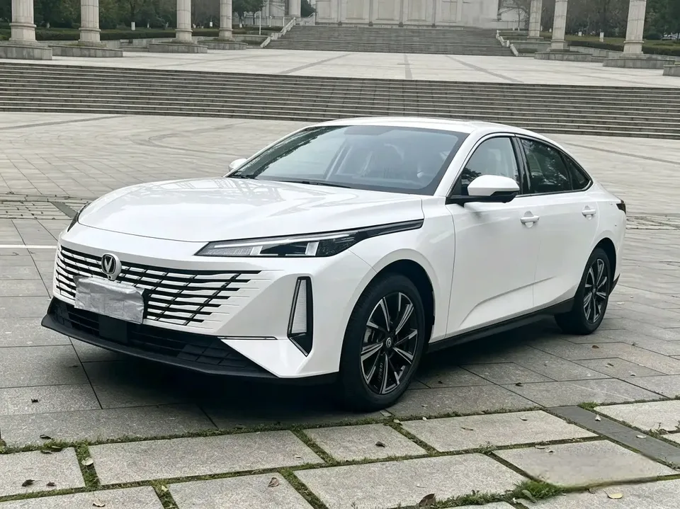 Changan Escape Escape 2025 1.5T DCT 500Bar Flagship 2026 — photo 1, buy with delivery to Moscow