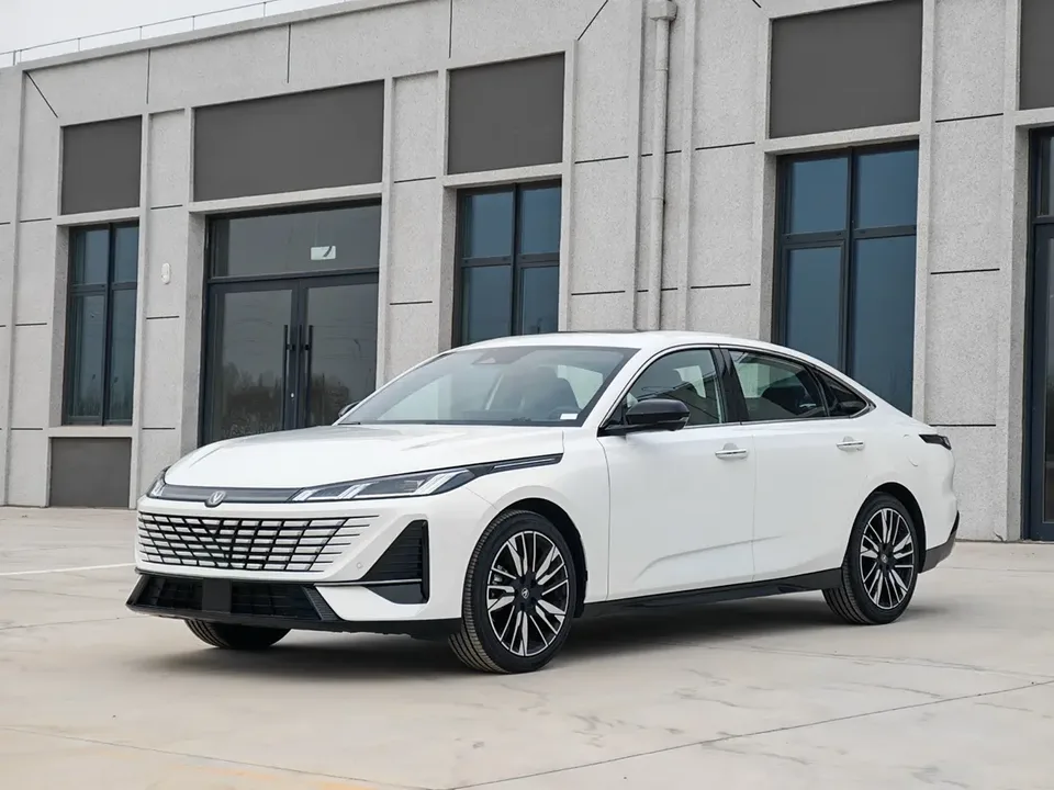 Changan Escape Escape 2026 Fourth-generation 1.5T DCT 500Bar Jinxiang model 2025 — photo 1, buy with delivery to Moscow