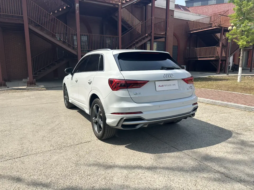 Audi Q3 35 TFSI Fashion Dynamic Edition (1.5T) 2023 — миниатюра 2