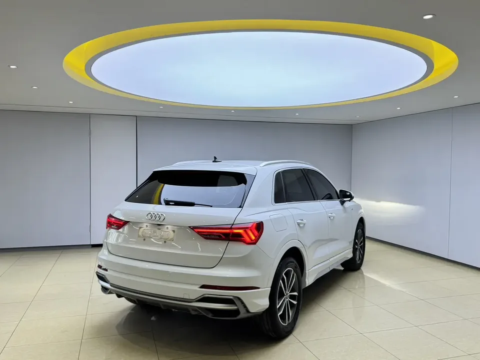 Audi Q3 Audi Q3 2022 35 TFSI Fashionable and Dynamic 2022 — миниатюра 2