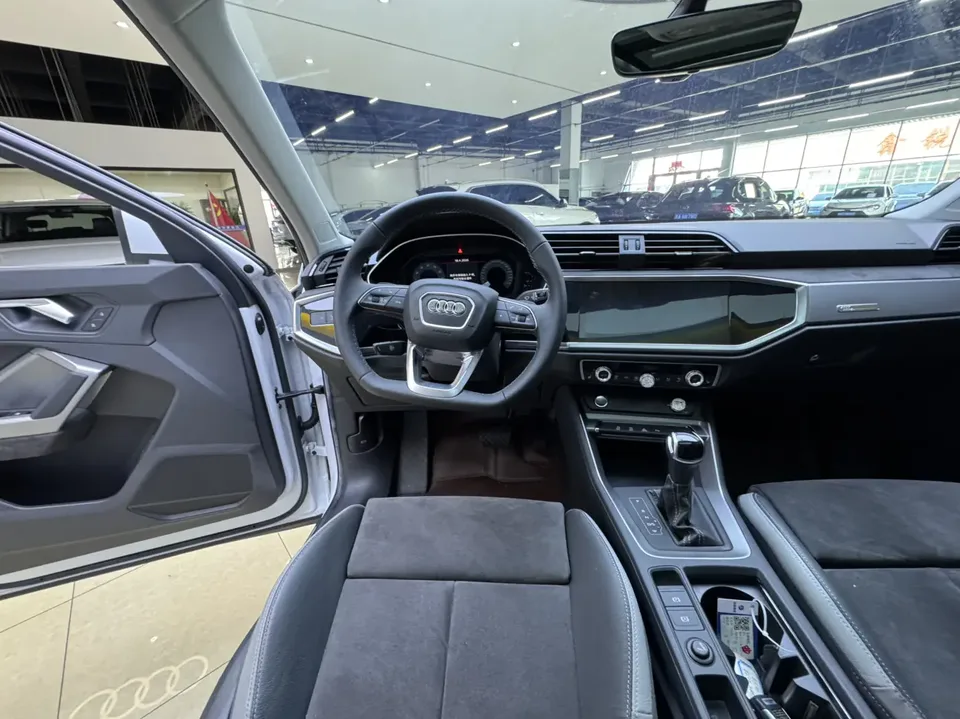 Audi Q3 Audi Q3 2022 35 TFSI Fashionable and Dynamic 2022 — миниатюра 5