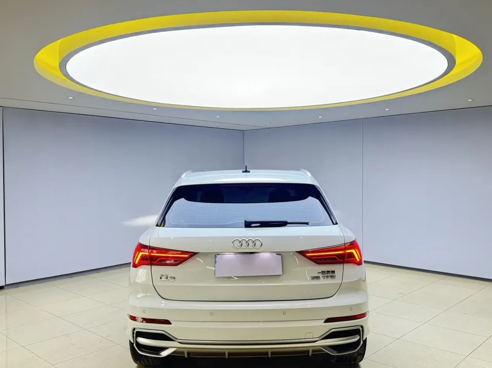 Audi Q3 Audi Q3 2022 35 TFSI Fashionable and Dynamic 2022 — миниатюра 2