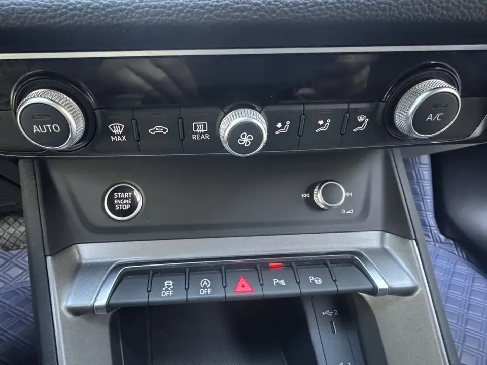 Audi Q3 Audi Q3 2022 35 TFSI Fashionable and Dynamic 2022 — миниатюра 4