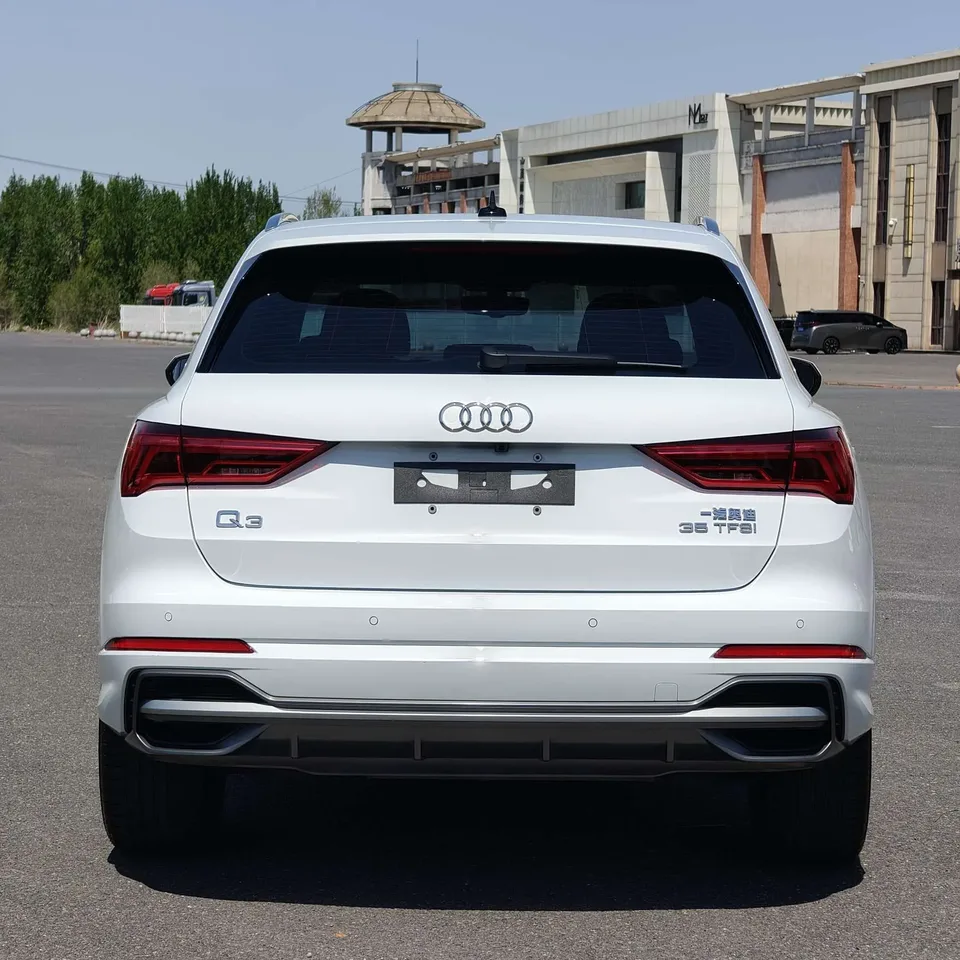 Audi Q3 Audi Q3 2022 35 TFSI Fashionable and Dynamic 2022 — миниатюра 2