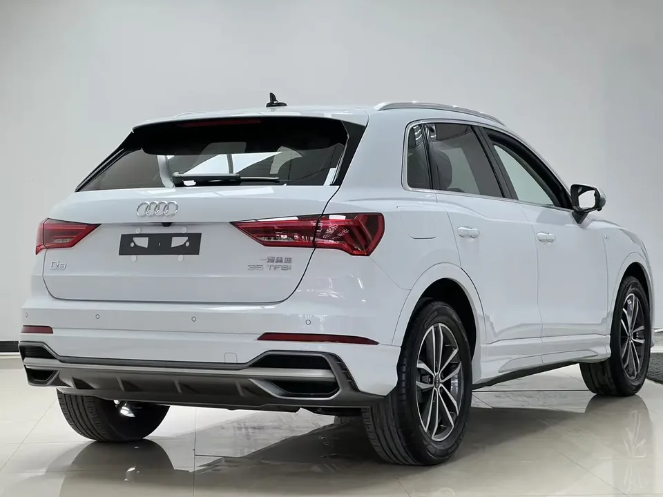 Audi Q3 Audi Q3 2022 35 TFSI aggressive and dynamic model 2022 — миниатюра 2