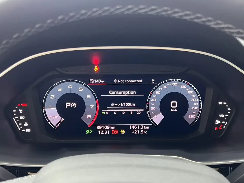 Audi Q3 Audi Q3 2022 35 TFSI aggressive and dynamic model 2022 — миниатюра 4