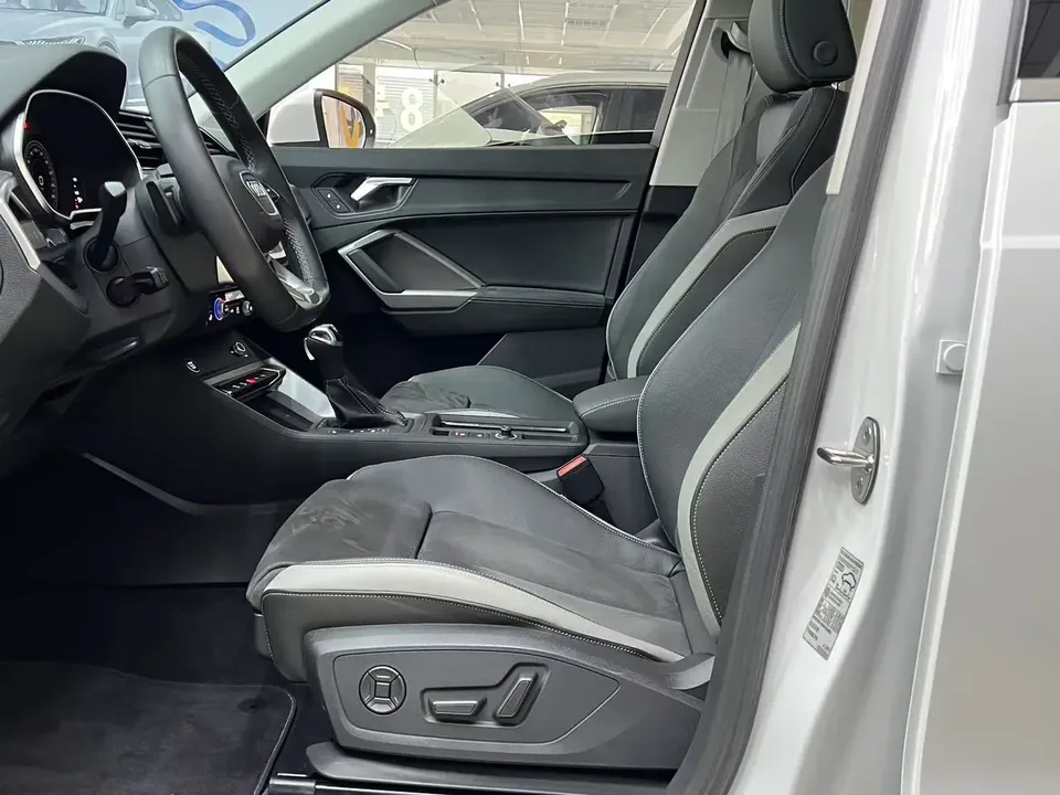 Audi Q3 Audi Q3 2022 35 TFSI aggressive and dynamic model 2022 — миниатюра 5