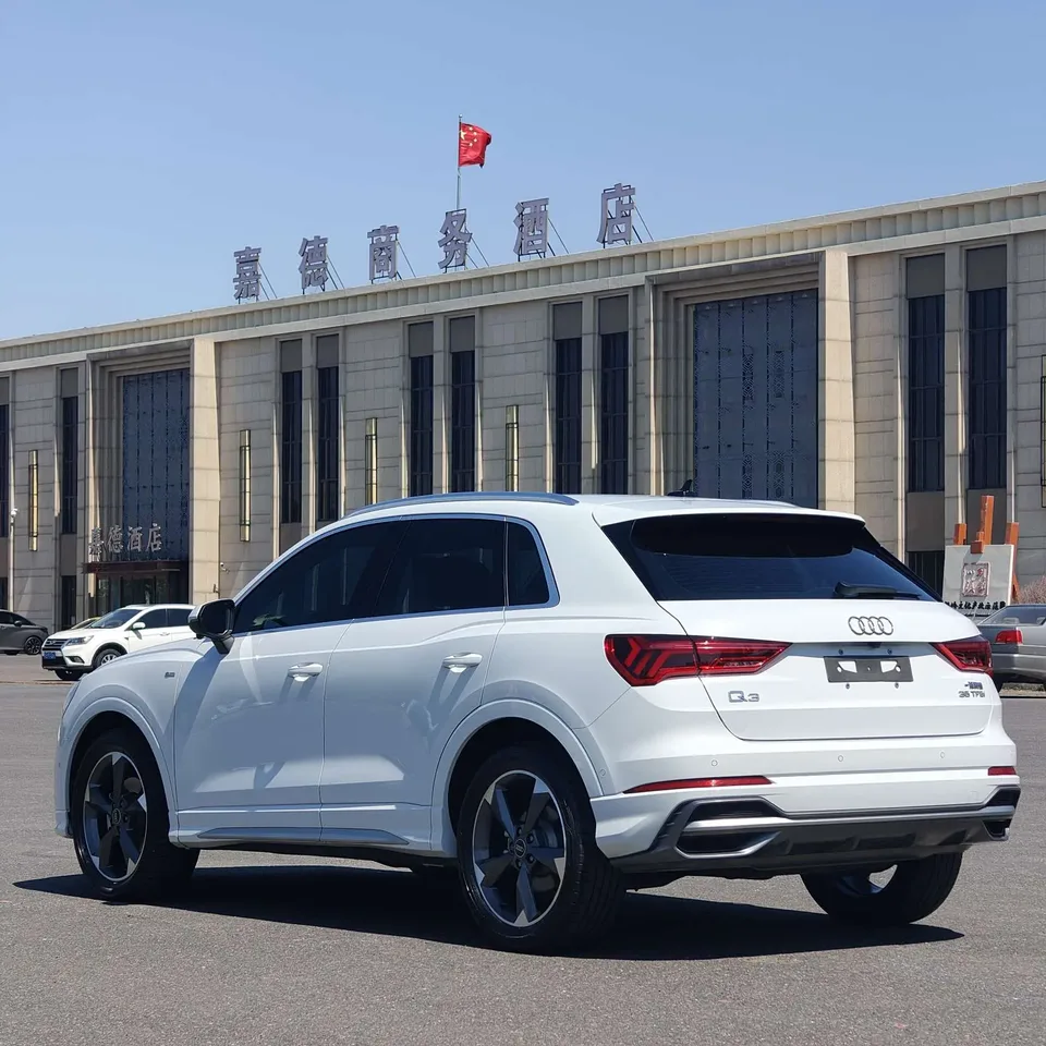 Audi Q3 Audi Q3 2022 35 TFSI aggressive and dynamic model 2022 — миниатюра 4