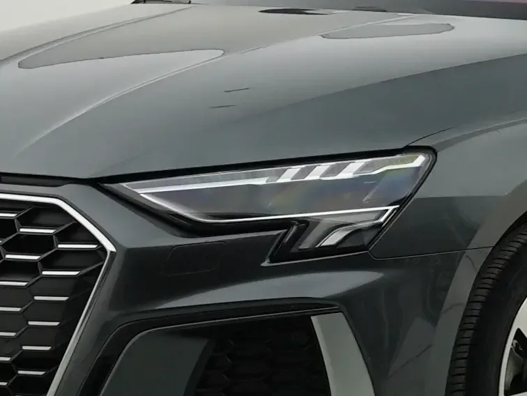 Audi A3 Sportback 35 TFSI Aggressive Sports Edition 2023 — миниатюра 3