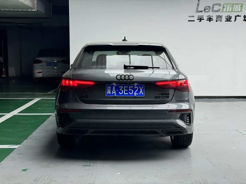 Audi A3 Sportback 35 TFSI stylish and sporty 2023 — миниатюра 2