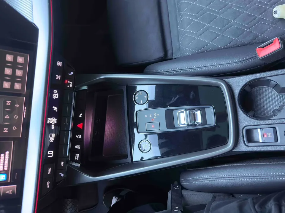 Audi A3 A3L Limousine 35 TFSI Luxury Sports 2022 — миниатюра 4