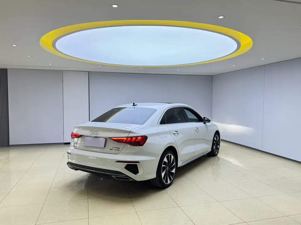 Audi A3 Sportback 35 TFSI stylish and sporty 2022 — миниатюра 2