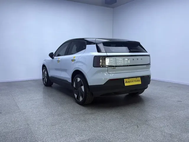 Volvo EX30 Volvo EX30 2025 rear-wheel drive long-range version Ultra 2024 — миниатюра 2