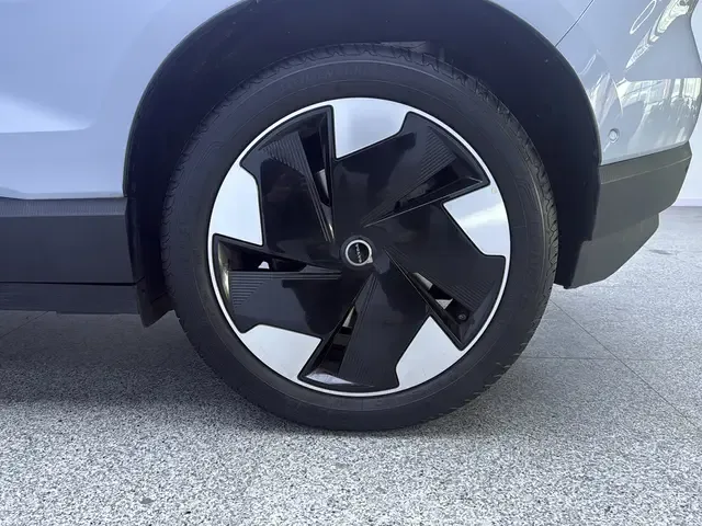 Volvo EX30 Volvo EX30 2025 rear-wheel drive long-range version Ultra 2024 — миниатюра 3