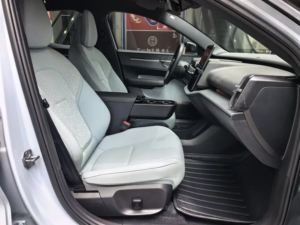 Volvo EX30 Volvo EX30 2025 rear-wheel drive long-range version Ultra 2025 — миниатюра 5