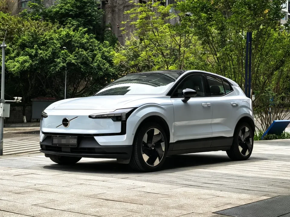 Volvo EX30 2025