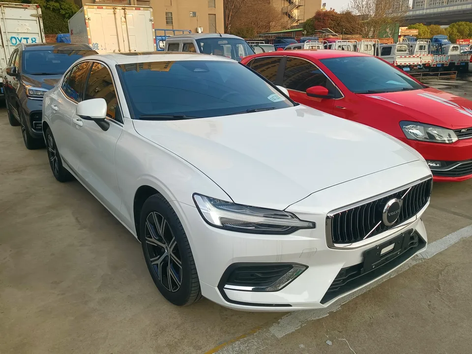 Volvo S60 S60 2026 Volvo S60 2026 B4 Zhiyi Luxury Edition 2026 — миниатюра 3