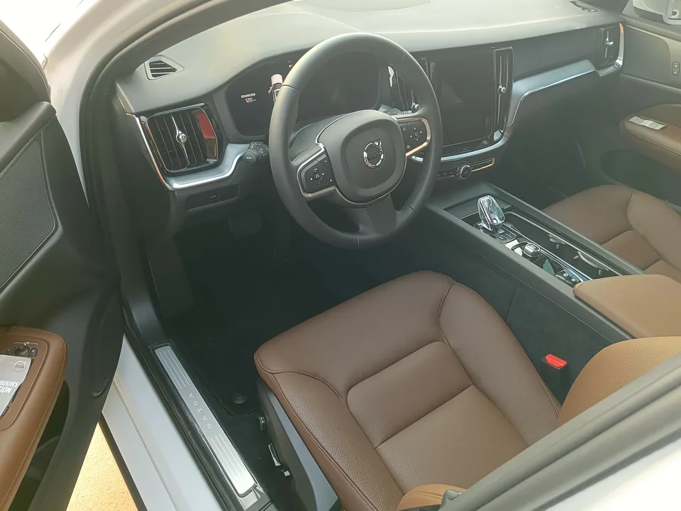 Volvo S60 S60 2026 Volvo S60 2026 B4 Zhiyi Luxury Edition 2026 — миниатюра 4
