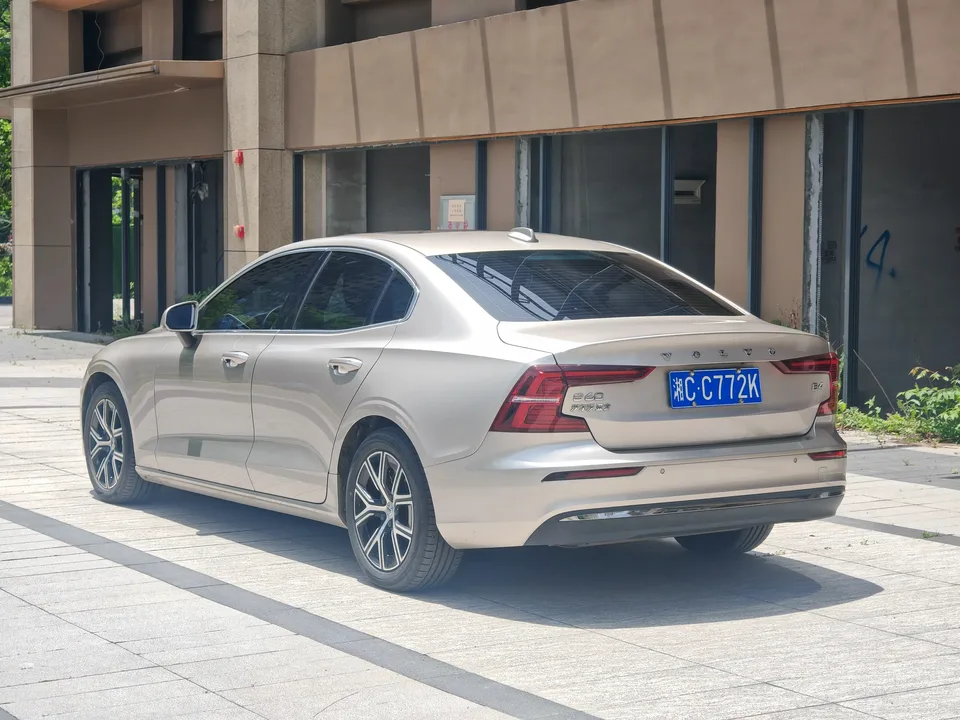 Volvo S60 Volvo S60 2023 B4 Zhiyi Luxury Edition 2022 — миниатюра 4