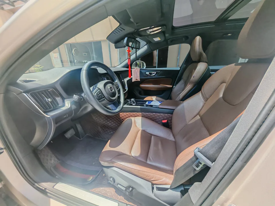 Volvo S60 Volvo S60 2023 B4 Zhiyi Luxury Edition 2022 — миниатюра 5