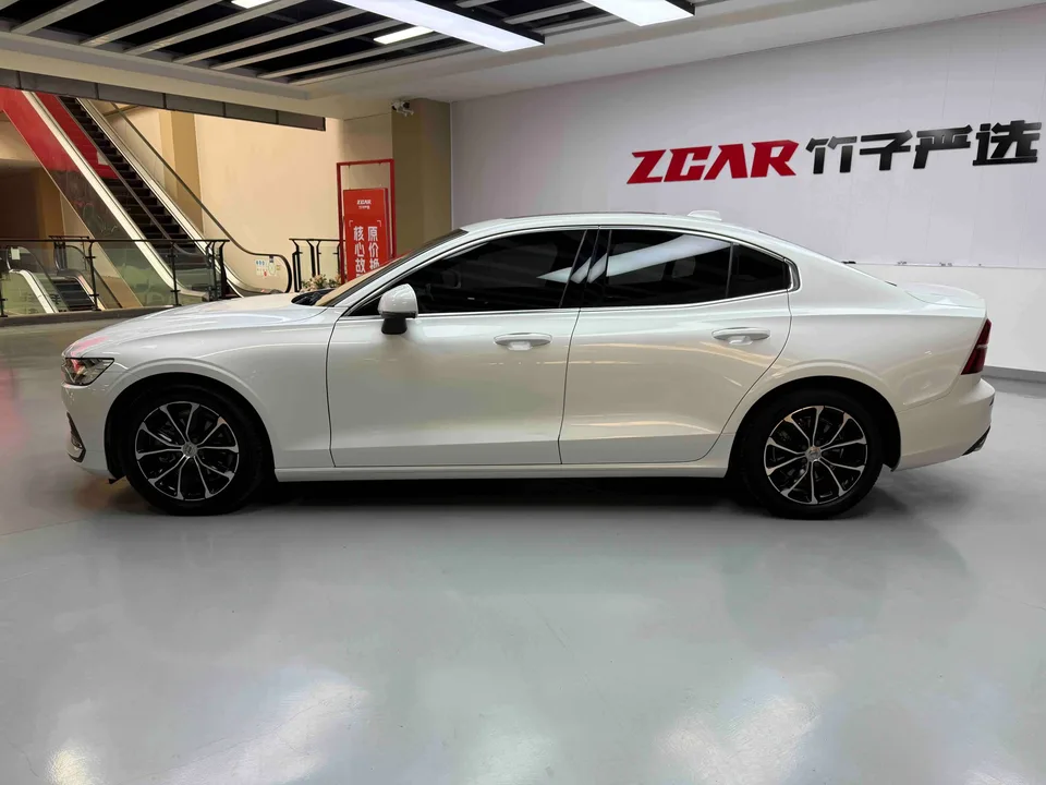 Volvo S60 S60 2022 Volvo S60 2022 B4 Zhiyi Luxury Edition 2022 — thumbnail 3