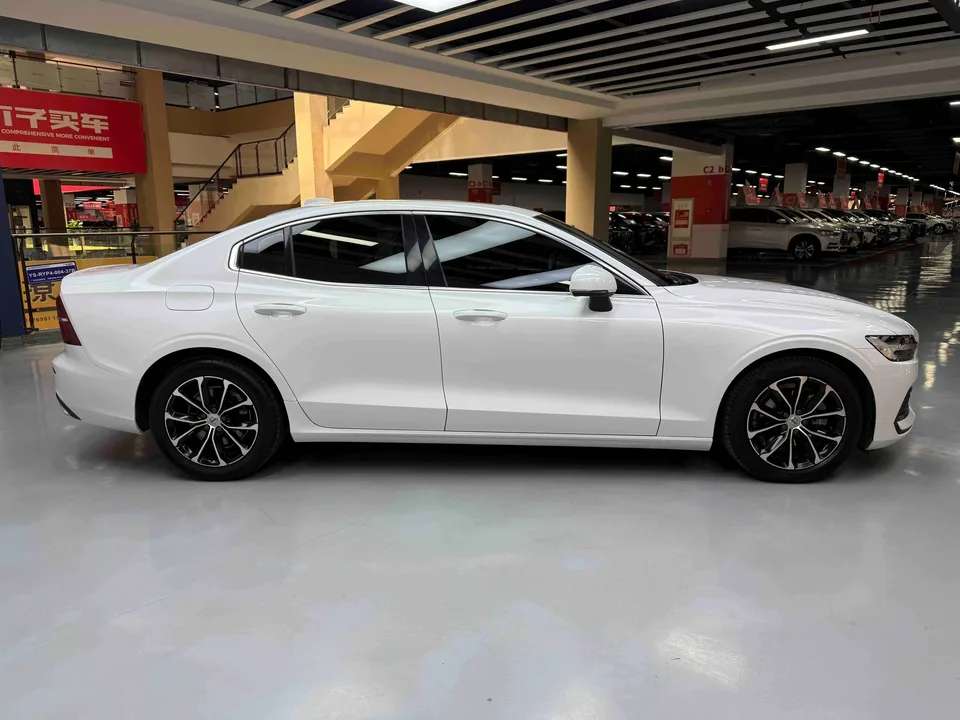 Volvo S60 S60 2022 Volvo S60 2022 B4 Zhiyi Luxury Edition 2022 — thumbnail 4