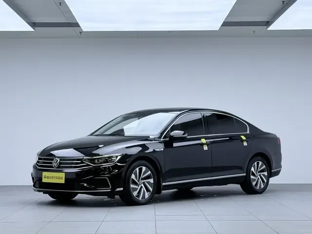 Volkswagen Magotan PHEV Magotan GTE 2022 luxury model 2023 — фото 1, купить с доставкой в Москву