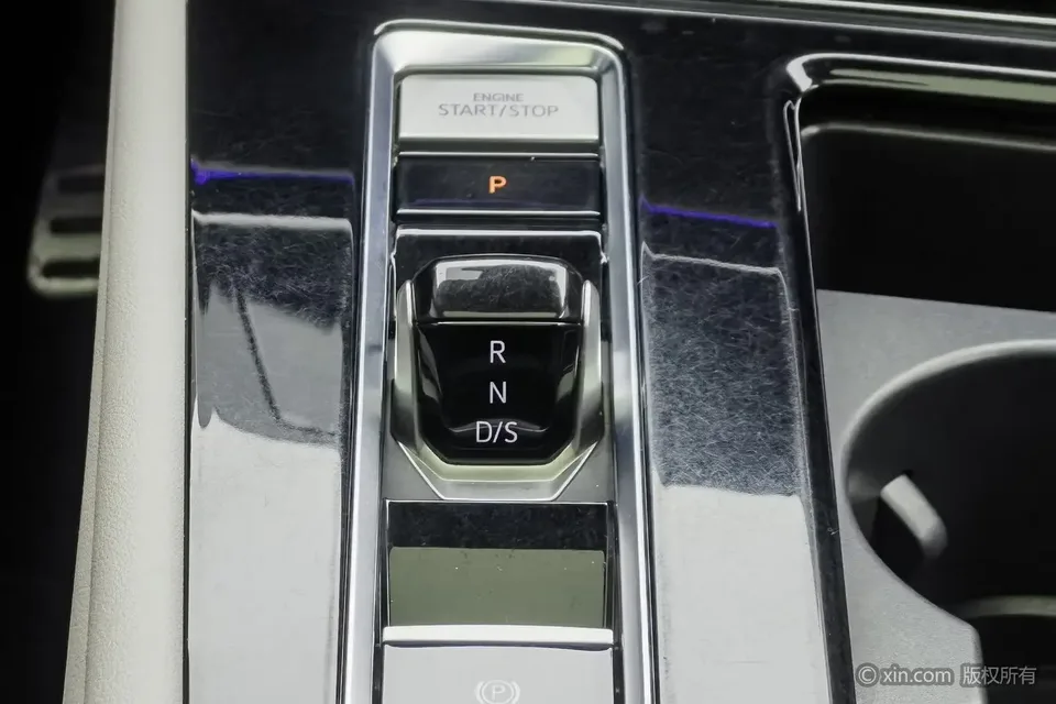 Volkswagen Teramont Touron 2023 330TSI two-wheel drive luxury version 2023 — миниатюра 3