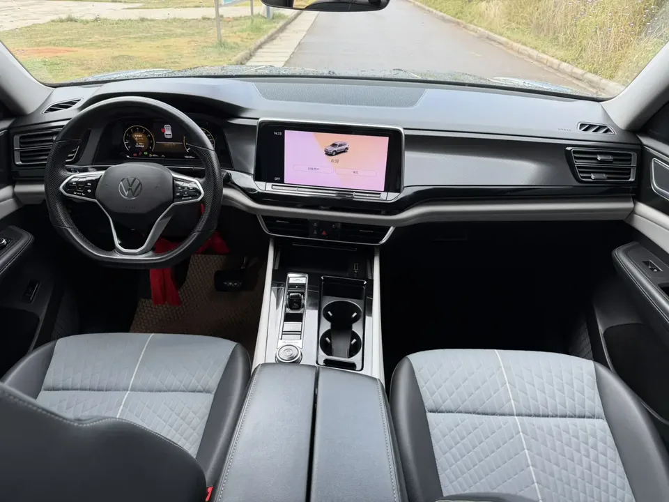Volkswagen Teramont 2023 Touron 380TSI 4WD Luxury Edition 2022 — миниатюра 3