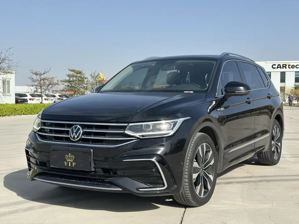 Volkswagen Tiguan L Tiguan L 330TSI Automatic 2WD R-Line Enjoy Edition 2022 — photo 1, buy with delivery to Moscow