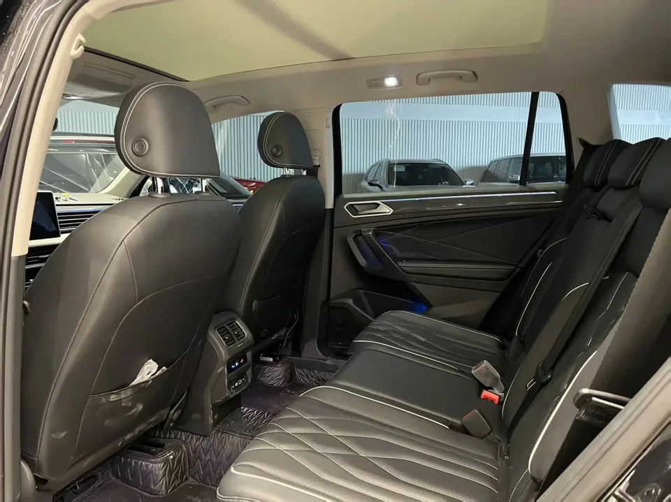 Volkswagen Tiguan L Tiguan L 2023 330TSI 2WD R-Line Enjoy Edition 2023 — миниатюра 3
