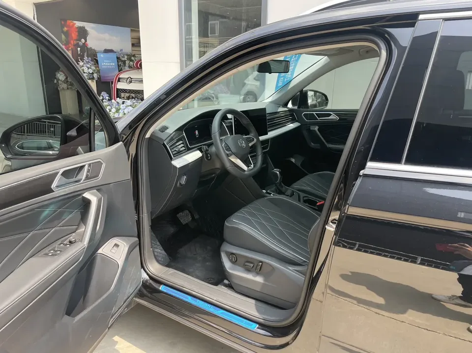 Volkswagen Tiguan L Outstanding 300TSI 2WD Longteng Edition 2025 — миниатюра 3