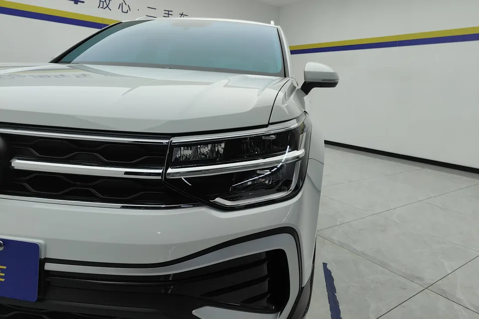 Volkswagen Tharu 300TSI 2WD Crescent Edition 2024 — миниатюра 2