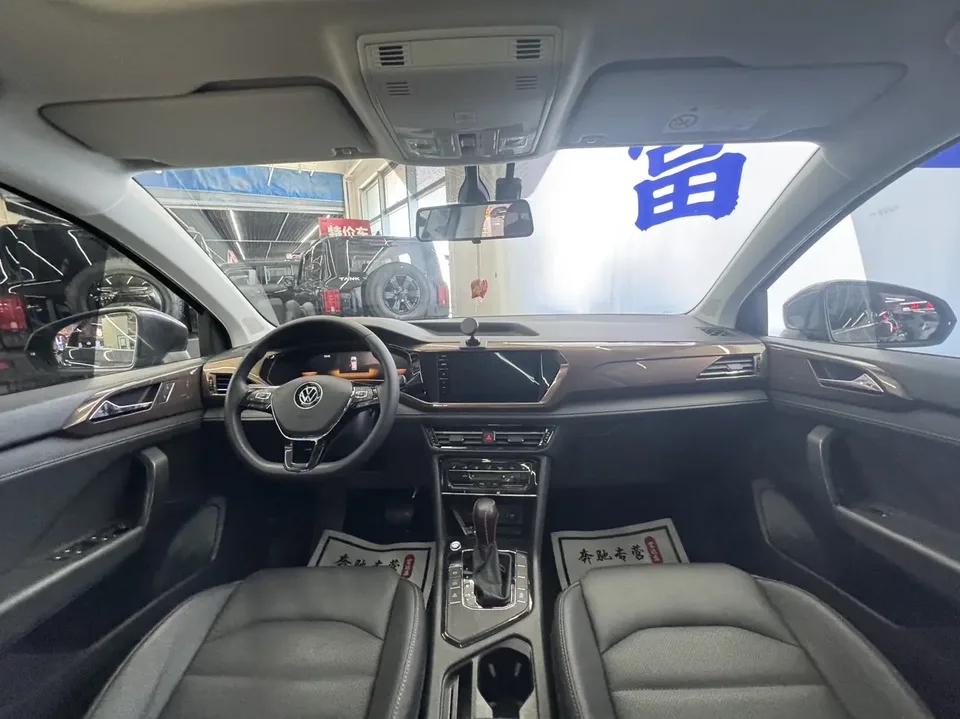 Volkswagen Tharu 2021 Tuyue 280TSI 2WD Luxury Edition PLUS 2022 — миниатюра 3